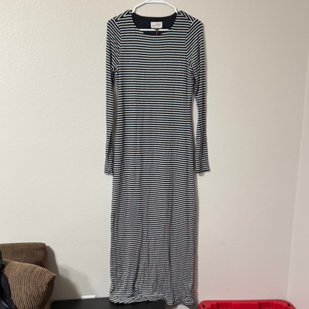 Universal Thread Navy and White Striped Long Sleeve Dress